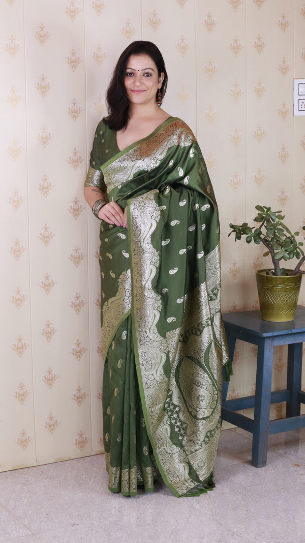 Green Banarasi Soft Silk Saree With Unstiched Blouse
