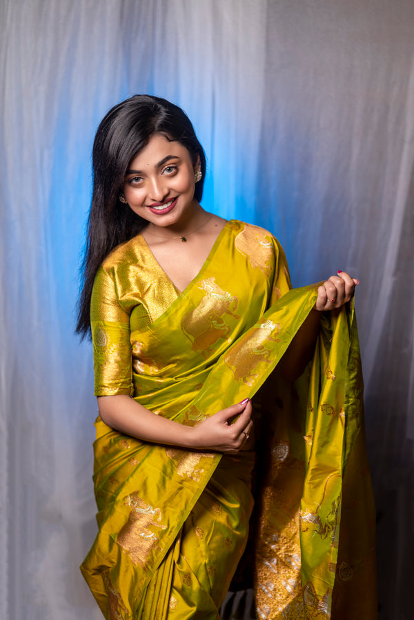 Mehendi Soft Moonga Silk Saree With Unstiched Blouse