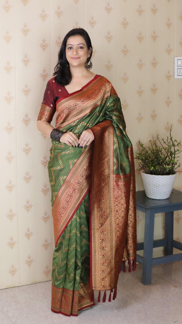 Green Banarasi Soft Silk Saree With Unstiched Blouse
